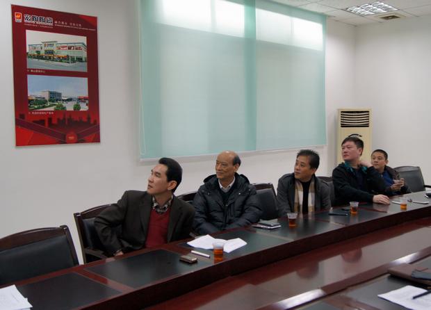 图8、点票、记票、宣布效果，，，，，评委们都在主要注视着优异专卖店名单的出炉