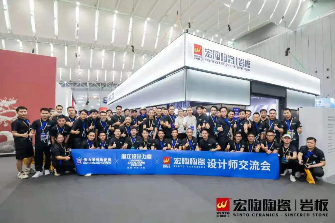 《新形势下，，，设计+工业怎样融合立异》为主题的论坛问道图片